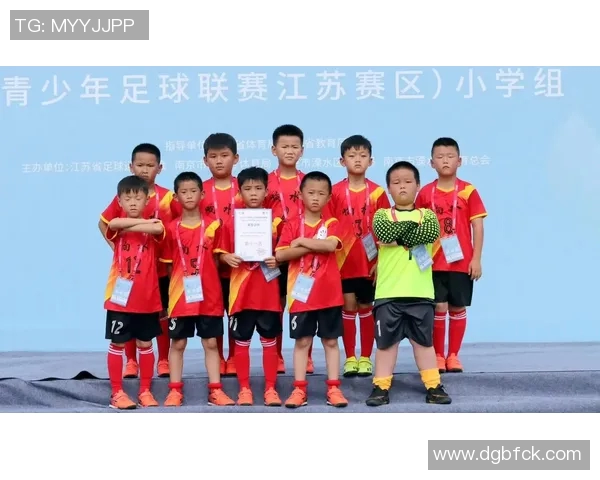 南京足球队心理素质提升之路：打造冠军心态与团队精神的探讨