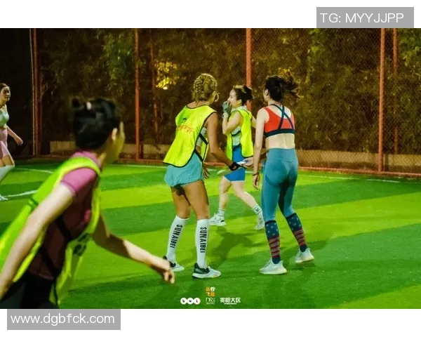 武汉飞盘队与成都飞盘队赛后复盘分析双方状态与表现对比